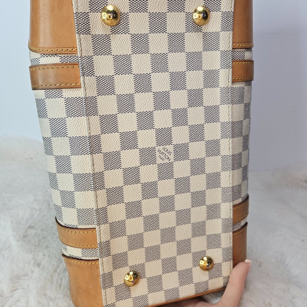 Louis Vuitton Berkeley Handbag - Picture 9 of 16